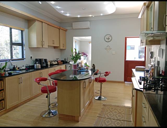 3 BEDROOM FREESTANDING FOR SALE IN SCOTTSVILLE